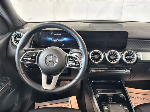 Used 2022 Mercedes-Benz GLB 250 4MATIC image 16