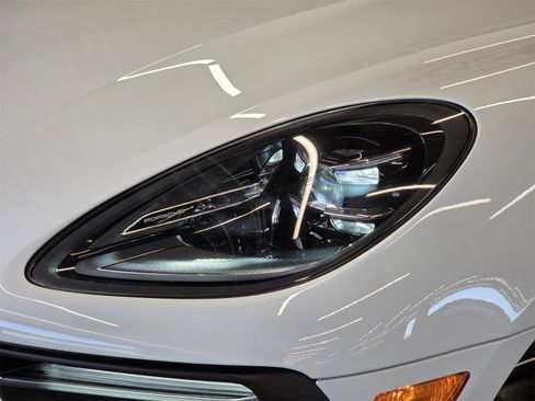 Used 2024 Porsche Macan image 28