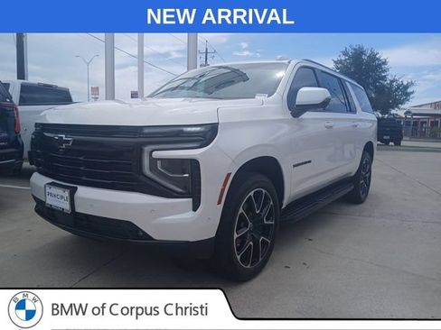 Used 2025 Chevrolet Suburban RST w/ Comfort Package AWD/4WD image 3