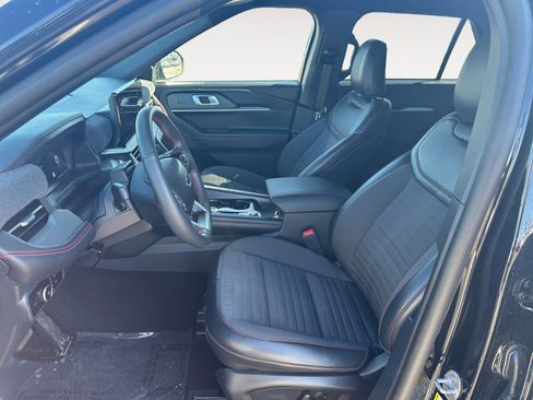 Used 2025 Ford Explorer ST-Line image 9