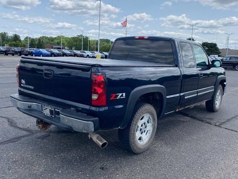 Used 2006 Chevrolet Silverado 1500 LT w/ Light Duty Power Package AWD/4WD image 2