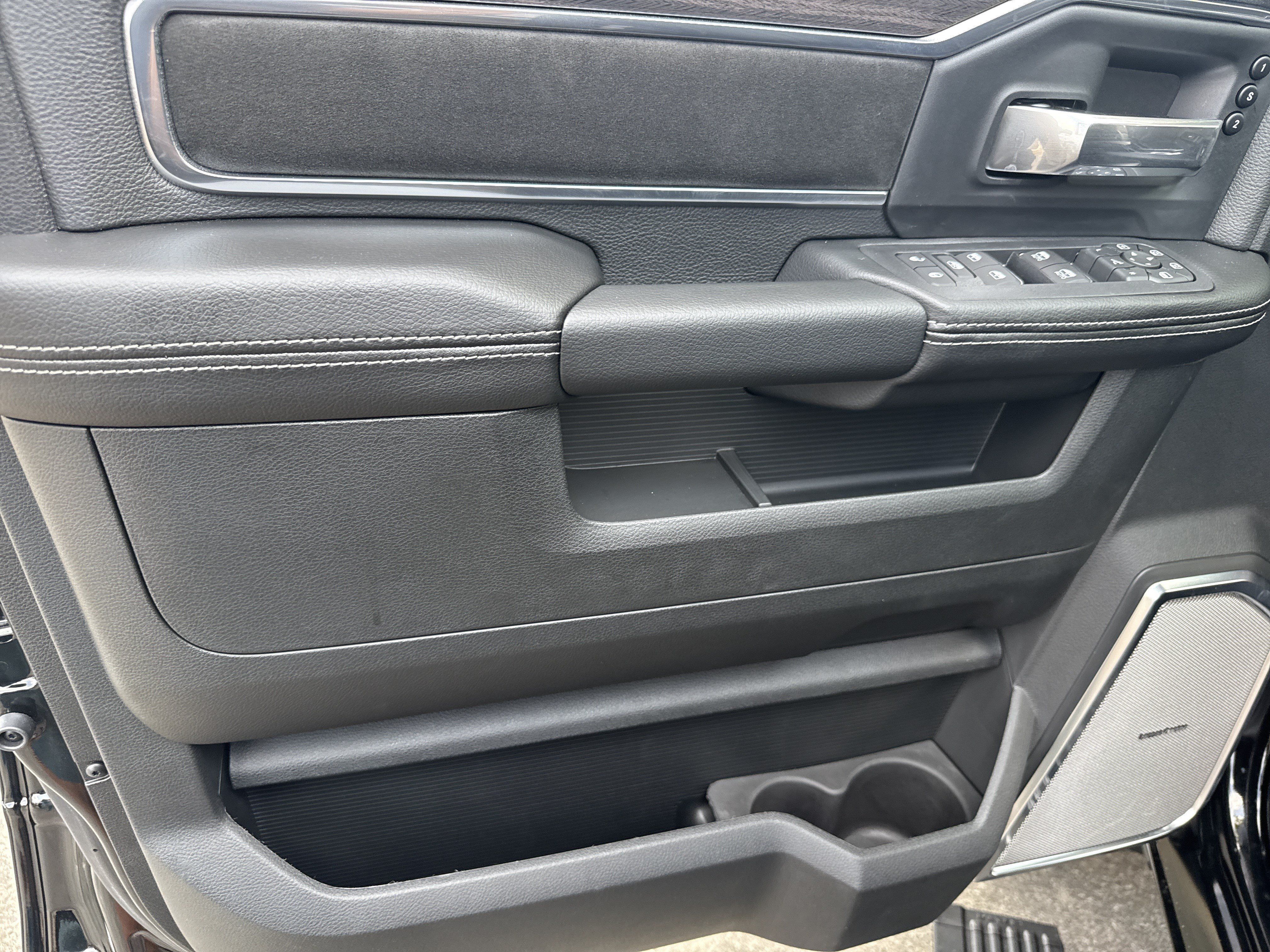 New 2026 RAM 3500 Laramie AWD/4WD image 10