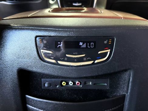 Used 2015 Cadillac Escalade ESV Premium AWD/4WD image 17