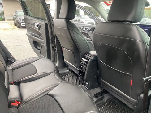 Used 2022 Jeep Compass Trailhawk w/ Trailhawk Convenience Group image 19