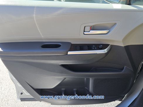 Used 2024 Toyota Sienna XLE FWD image 23