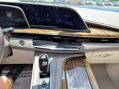 Used 2023 Cadillac Escalade Premium Luxury Platinum AWD/4WD image 26