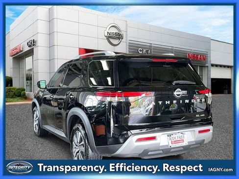Used 2025 Nissan Pathfinder SL AWD/4WD image 8