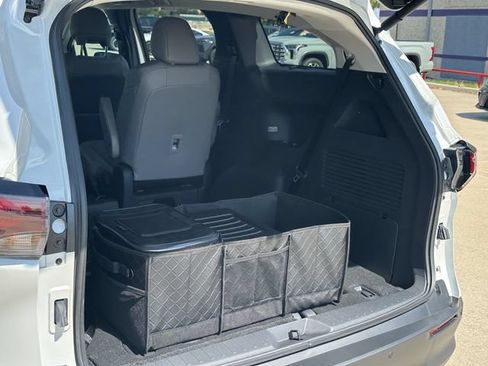 Used 2026 Toyota Sienna XLE FWD image 32