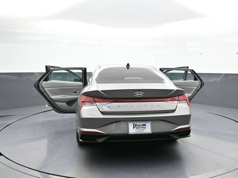 Certified 2023 Hyundai Elantra SE FWD image 46