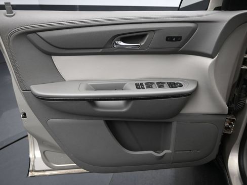 Used 2016 GMC Acadia SLT AWD/4WD image 17