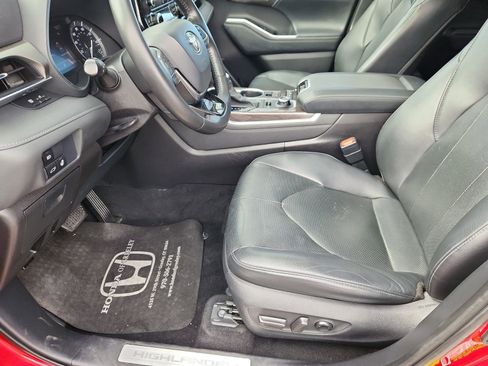Used 2021 Toyota Highlander Limited image 11