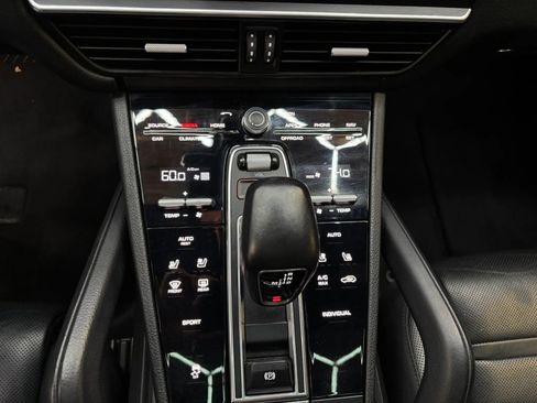 Used 2020 Porsche Cayenne AWD/4WD image 20