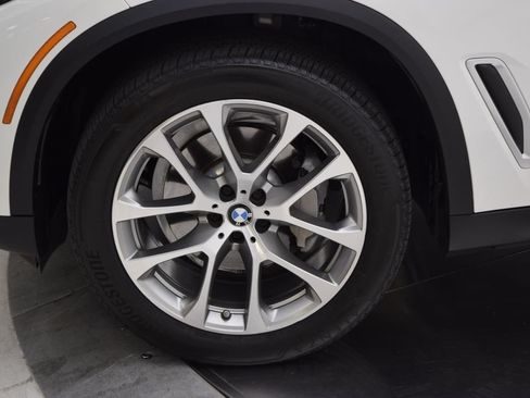 Used 2022 BMW X5 xDrive40i w/ Parking Assistance Package AWD/4WD image 12
