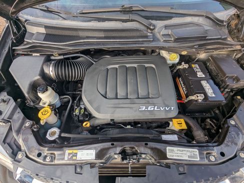 Used 2017 Dodge Grand Caravan SXT image 21