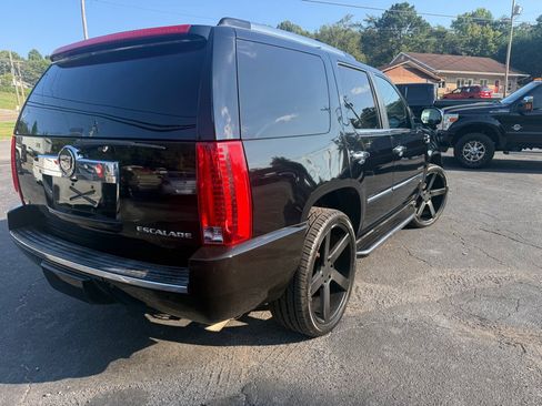 Used 2011 Cadillac Escalade AWD image 3