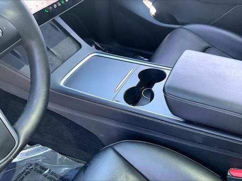 Used 2022 Tesla Model Y Long Range AWD/4WD image 16