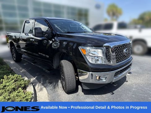 Used 2018 Nissan Titan SV AWD/4WD image 1