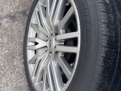 Used 2024 Ford Expedition Limited image 15