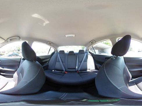 Used 2025 Nissan Altima 2.5 SV FWD image 33