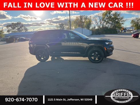 New 2025 Jeep Grand Cherokee Limited w/ Luxury Tech Group II image 9