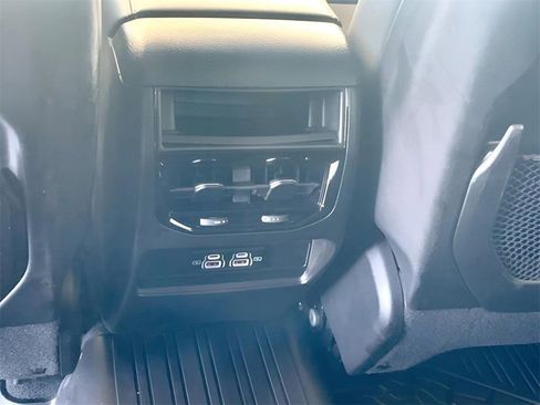 Used 2023 Jeep Grand Cherokee Laredo image 21