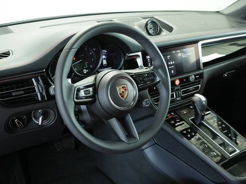 New 2025 Porsche Macan image 4