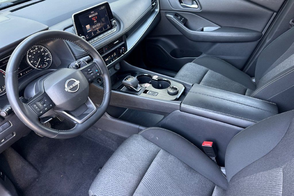 Used 2026 Nissan Rogue SV AWD/4WD image 4
