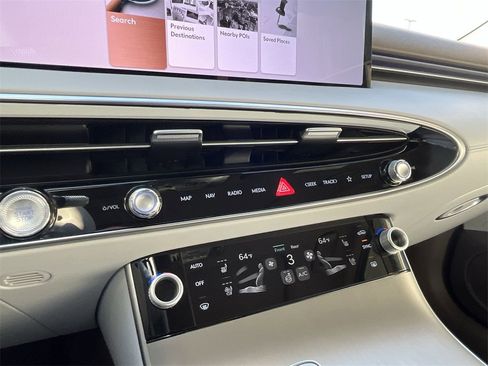 Used 2026 Genesis GV70 2.5T Advanced image 17