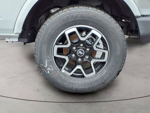 Used 2024 Ford Bronco Outer Banks image 12