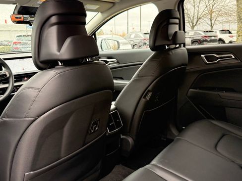 Used 2025 Kia Sportage EX image 32