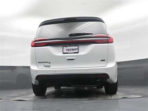 New 2026 Chrysler Pacifica Select image 41