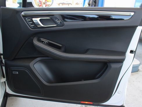 Used 2017 Porsche Macan S AWD/4WD image 30