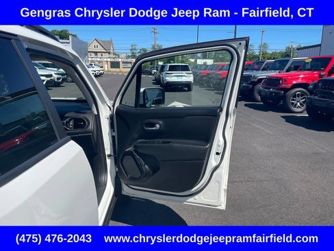 Used 2017 Jeep Renegade Altitude AWD/4WD image 12