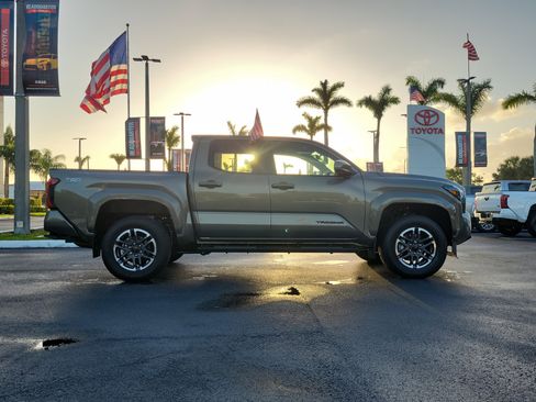 Used 2024 Toyota Tacoma TRD Sport image 13