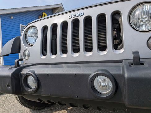 Used 2016 Jeep Wrangler Sport w/ Connectivity Group image 9