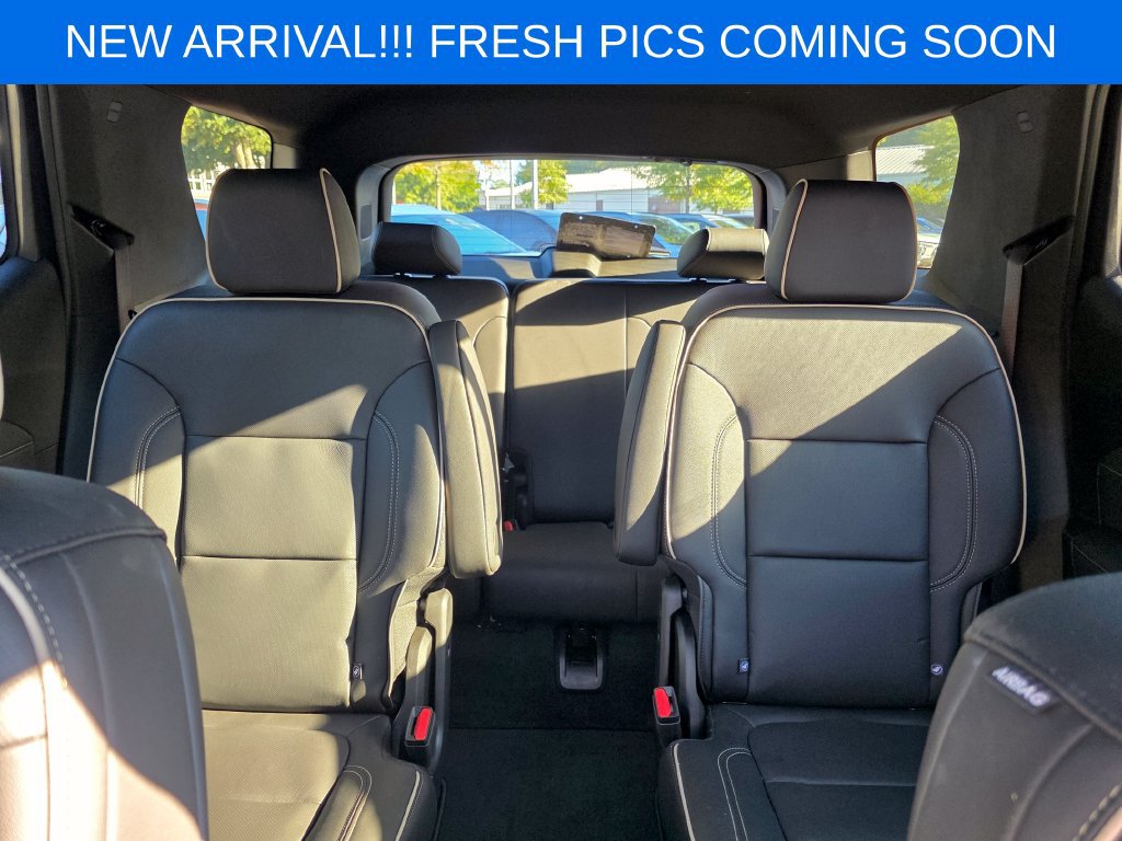 Used 2023 Chevrolet Traverse Premier w/ LPO, Cargo Package FWD image 13