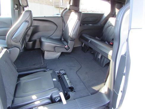 New 2026 Chrysler Pacifica Select image 31