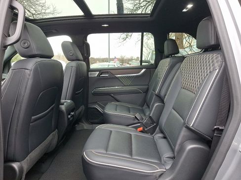 Used 2024 GMC Acadia Denali w/ Super Cruise Package image 10