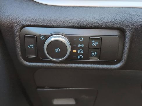 Used 2023 Ford Explorer XLT w/ Equipment Group 202A image 15