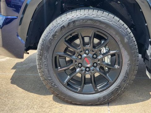 Used 2025 Toyota Tundra Platinum w/ TRD Off-Road Package AWD/4WD image 8
