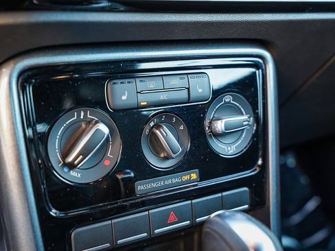 Used 2018 Volkswagen Beetle 2.0T S image 21