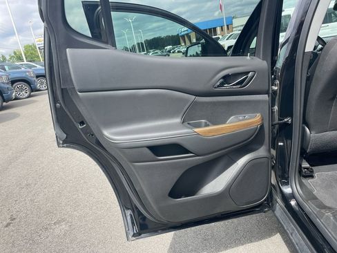 Used 2023 GMC Acadia SLE w/ Driver Convenience Package image 28