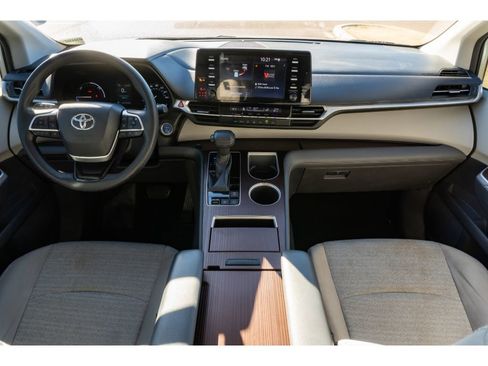 Used 2021 Toyota Sienna LE image 17