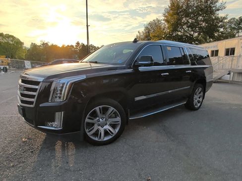 Used 2016 Cadillac Escalade ESV Luxury AWD/4WD image 8