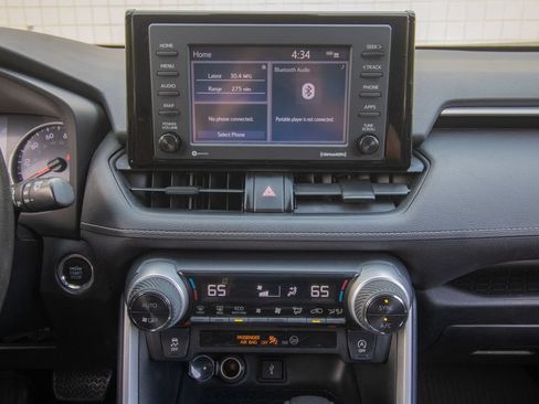Used 2021 Toyota RAV4 XLE FWD image 25