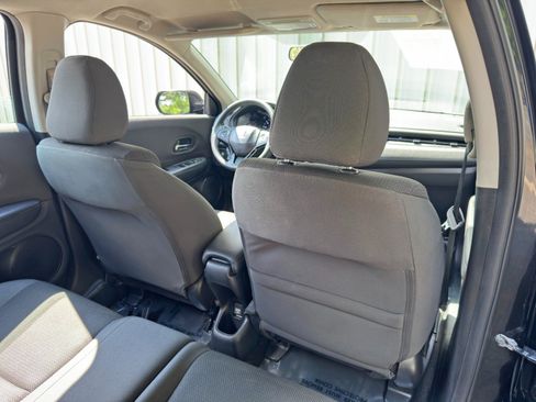 Used 2019 Honda HR-V LX image 28