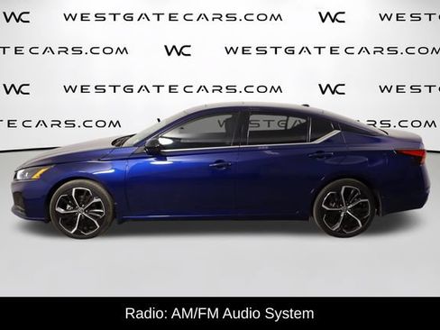 Used 2024 Nissan Altima 2.5 SR w/ SR Premium Package FWD image 5