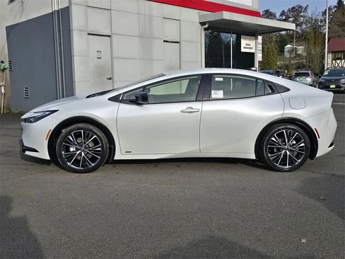 New 2026 Toyota Prius XLE image 5