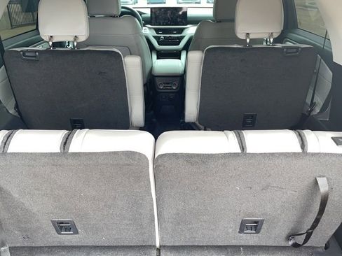 Used 2025 Ford Explorer Active w/ Active Comfort Package image 9