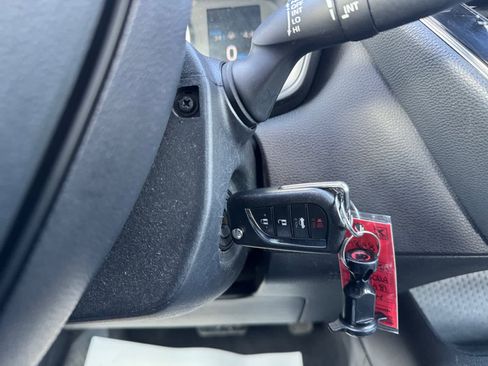 Used 2021 Toyota Corolla LE image 5